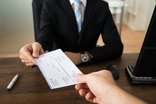 What to Check Before Choosing the Best Cheque Bounce Lawyer in Noida for Your Payment Dispute